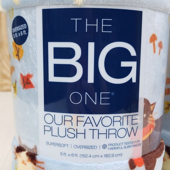 The Big One Plush Throw Blanket 5x6 Oversized Cat Print Blue Polyester Faux Fur - Picture 3 of 11